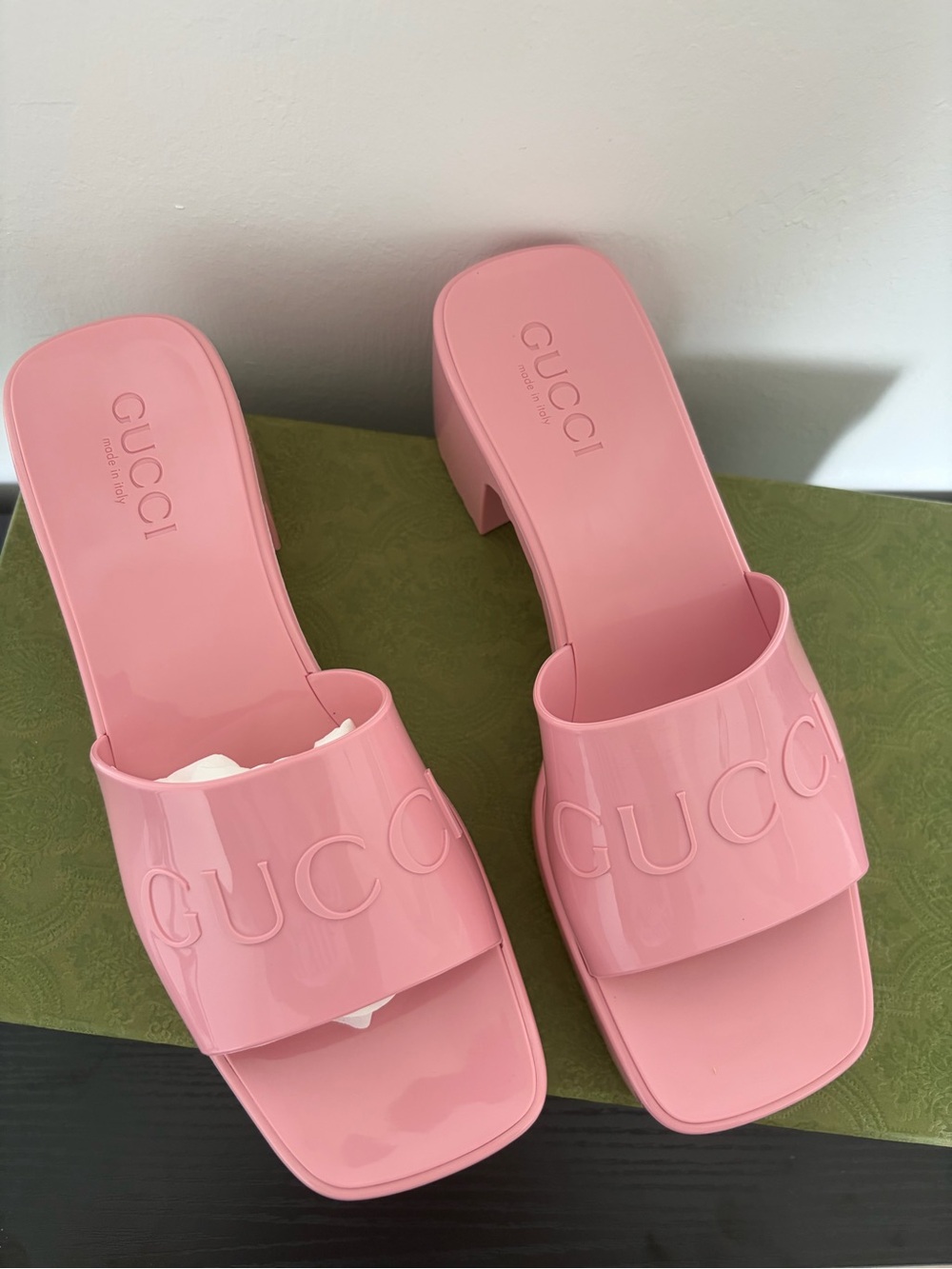 BRAND NEW Gucci jelly Pink Slide
